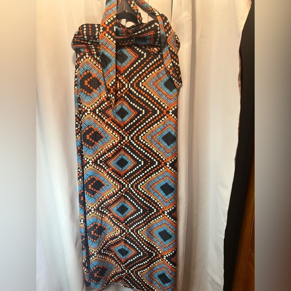 Geometric Patterned  halter Maxi Dress - Picture 2 of 7